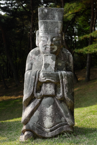 제6대 단종비 정순왕후 사릉의 서측 문석인